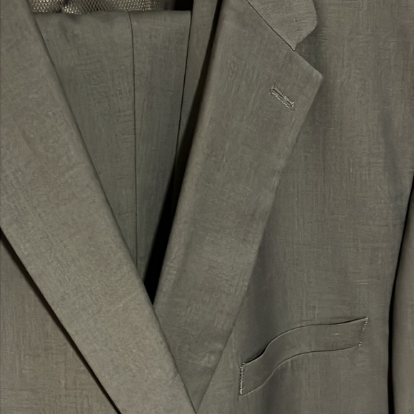 Caravelli gray 3 piece suite. Like new. 54L coat and 50 waist pant. - Picture 3 of 16